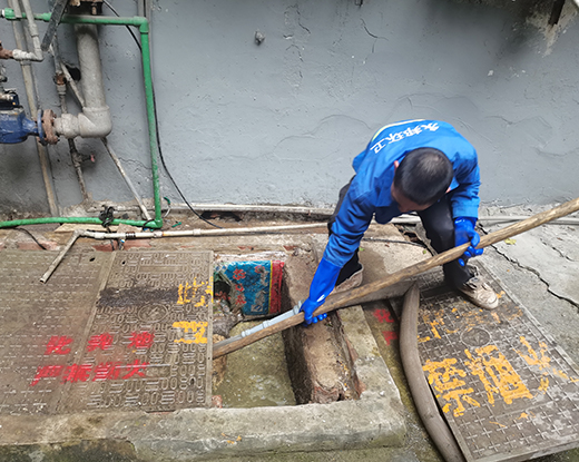 长征镇清掏化粪池